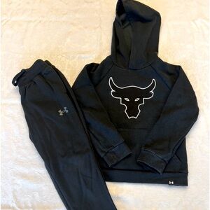 Under Armour Rock Rock Pullover Hooded sweatshirt with matching pants.  YSM/YXS